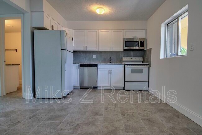 Building Photo - 10632 Woods Cir