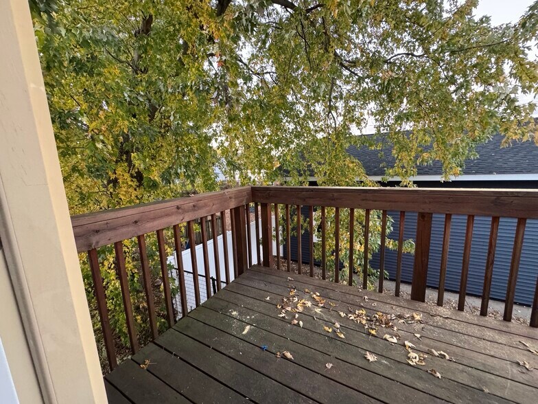 Building Photo - 1404 Hayden Ave