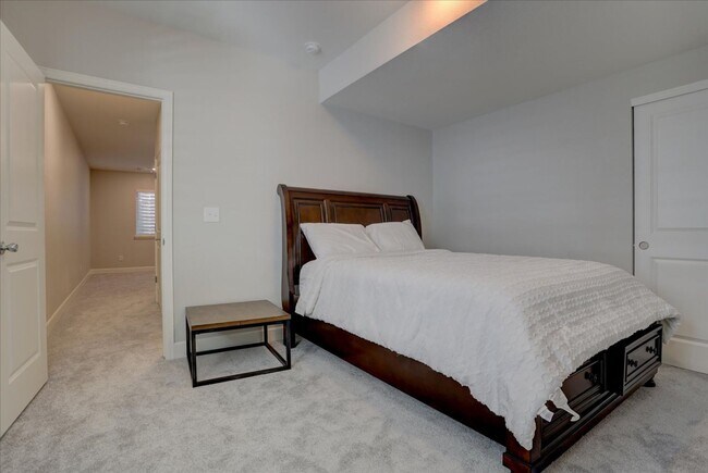 Building Photo - 5-Bed/4-Bath built in 2022!