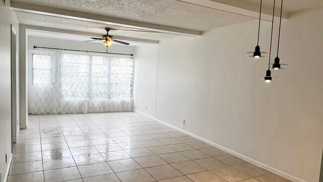 Building Photo - 9851 Sandalfoot Blvd