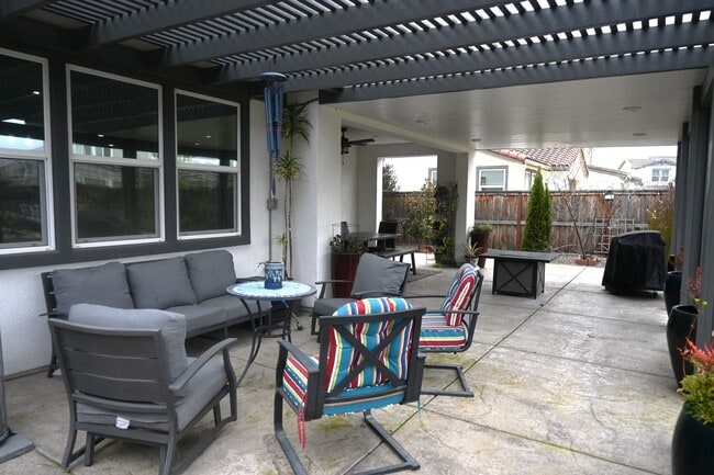 Building Photo - 10060 Carinata Dr