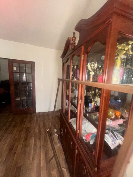 Building Photo - 5617 Warren Ave