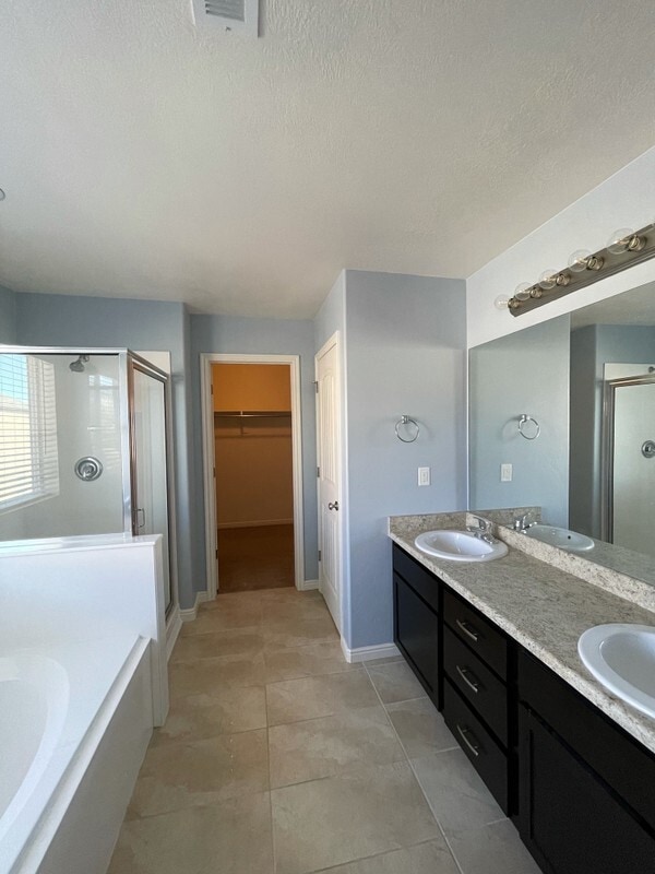 Building Photo - 1118 Stonehaven Dr