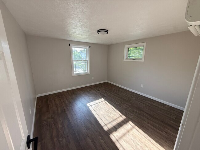 Building Photo - James Apt