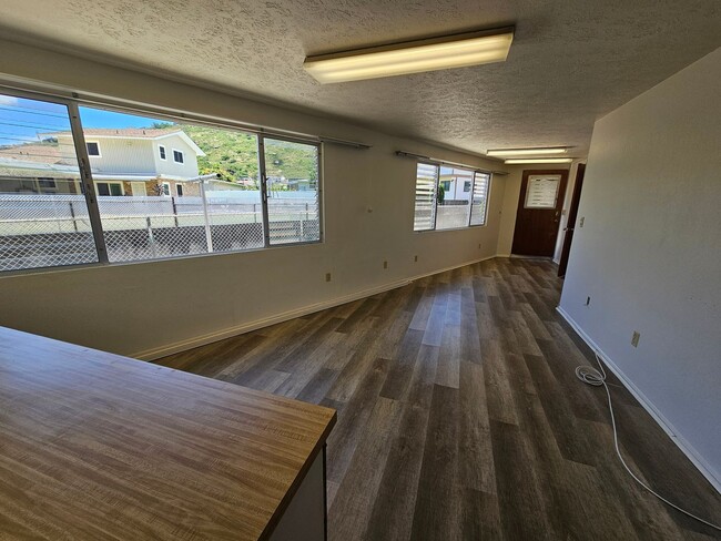 Building Photo - Private One Bedroom. Downstairs unit.