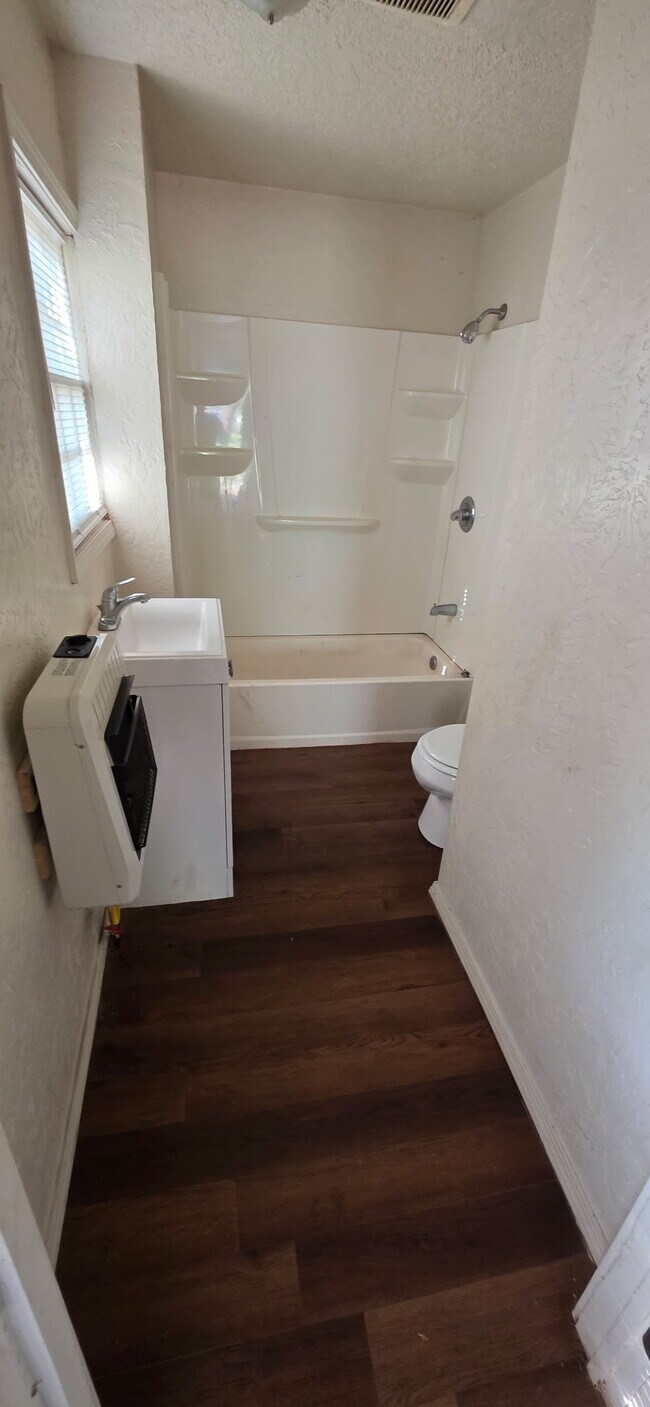 Building Photo - 119 W Apache St