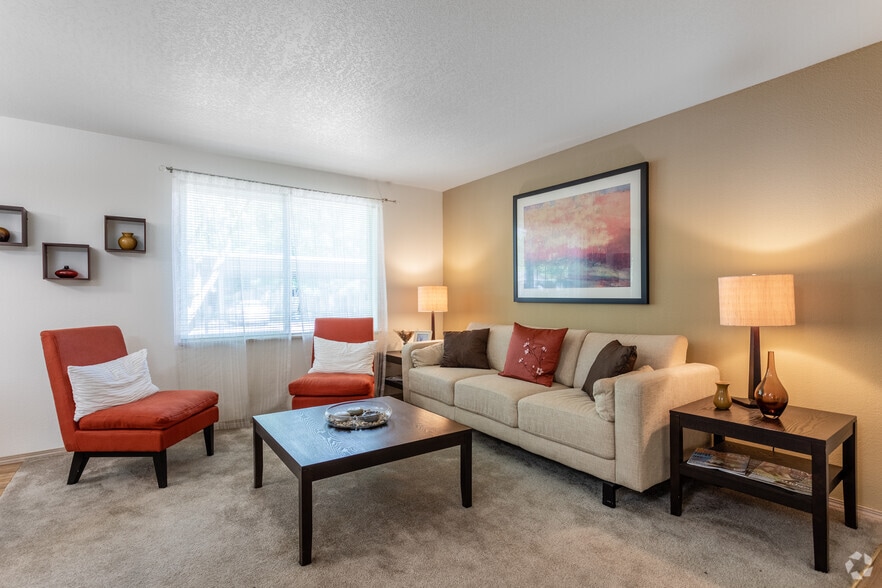 2BR, 1BA - 843 SF - The Crossings