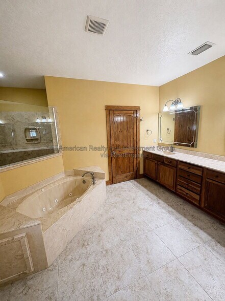 Building Photo - 612 Lombard Cir