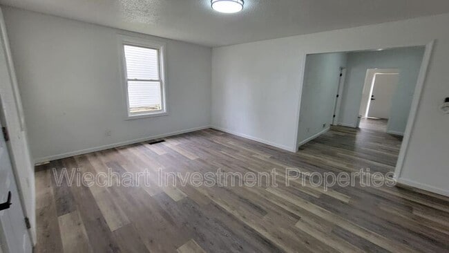 Building Photo - 325 S Pierce St