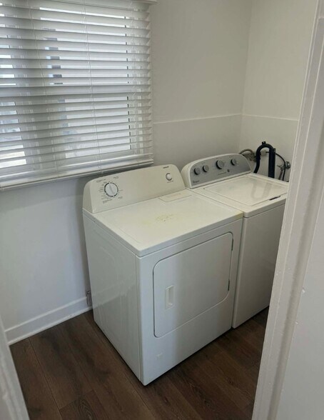 Building Photo - 2231 Ellendale Pl