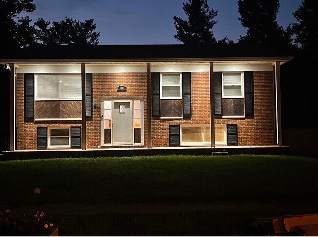 Building Photo - 3421 Holwyn Rd