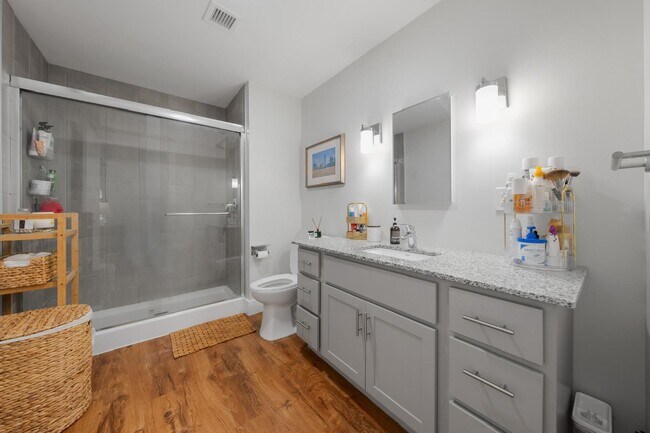 Building Photo - 1585 Hertel Ave