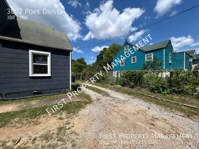 Building Photo - 3002 Pope Dr
