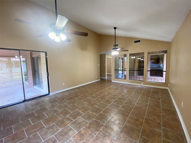 Building Photo - 24600 Darkwood Ct
