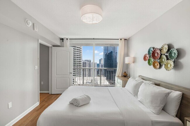 Building Photo - 1 SE 12th St