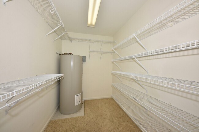 Building Photo - 1515 N Van Buren St