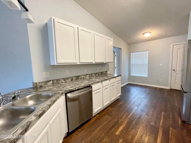 Building Photo - 15319 Bareback Dr