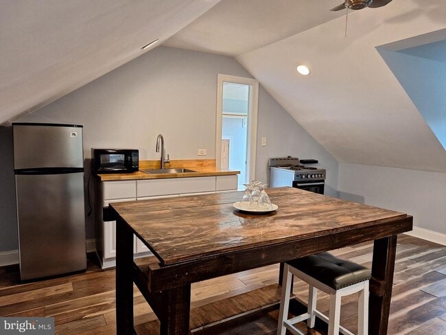 Building Photo - 9078 Knoll Run Ln