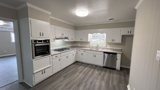 Building Photo - 3-Bedroom just waiting for you !