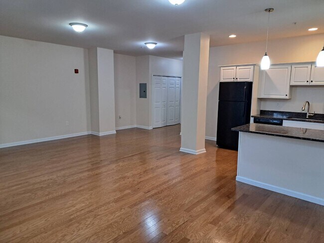 Building Photo - 200 State St