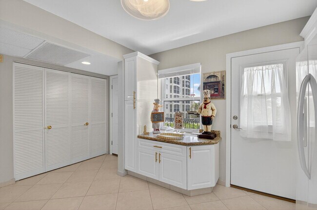 Building Photo - 2871 N Ocean Blvd
