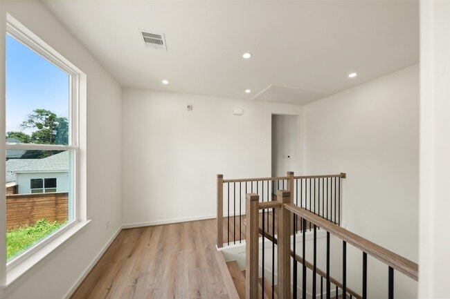 Building Photo - 307 Quitman St