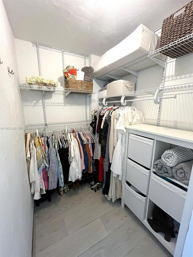 Building Photo - 1470 NE 125th Terrace