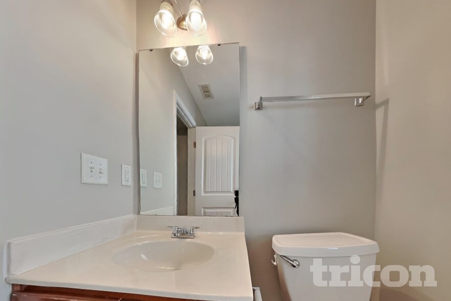 Building Photo - 514 Kerriann Ln