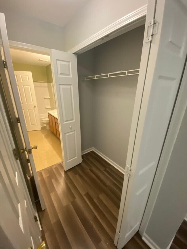 Building Photo - 10660 Holly Ridge Blvd