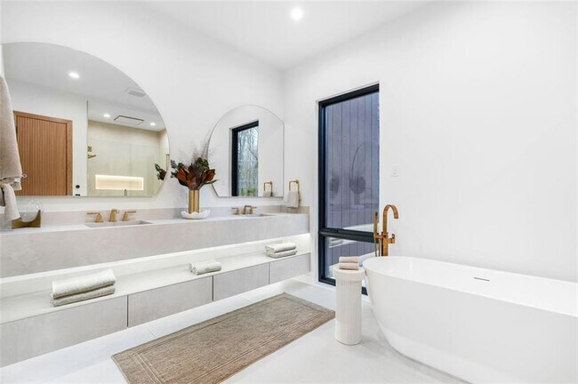 Building Photo - 1736 Cox Rd