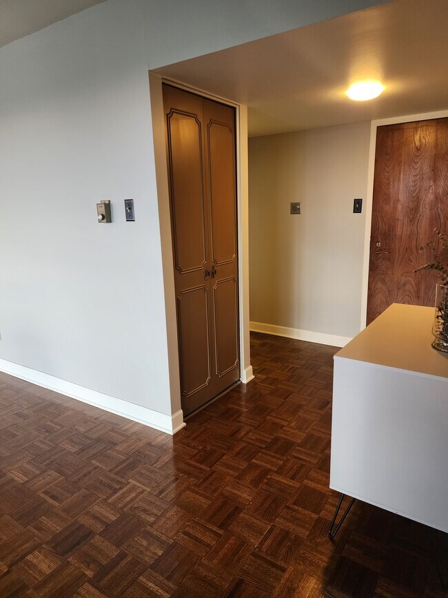 Building Photo - 4000 N Meridian St