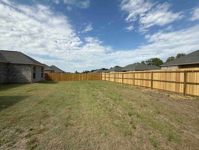 Building Photo - 132 Madisonville Dr