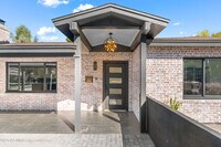 Building Photo - 2502 E Whitton Ave