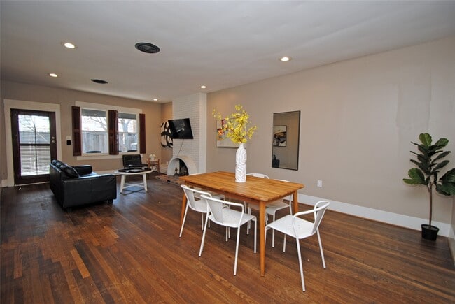 Building Photo - 1110 Missouri St