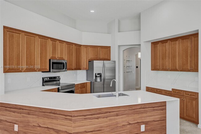 Building Photo - 2553 Jardin Manor