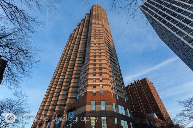 Building Photo - 3660 NORTH lake shore DRIVE, #1016