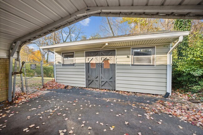 Building Photo - Summerside Ohio- 3 bed, 1 bath, Fenced Yard & Car Port