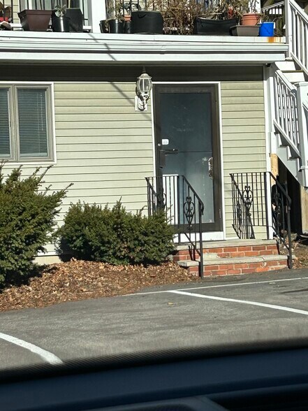 Building Photo - 353 Cabot St