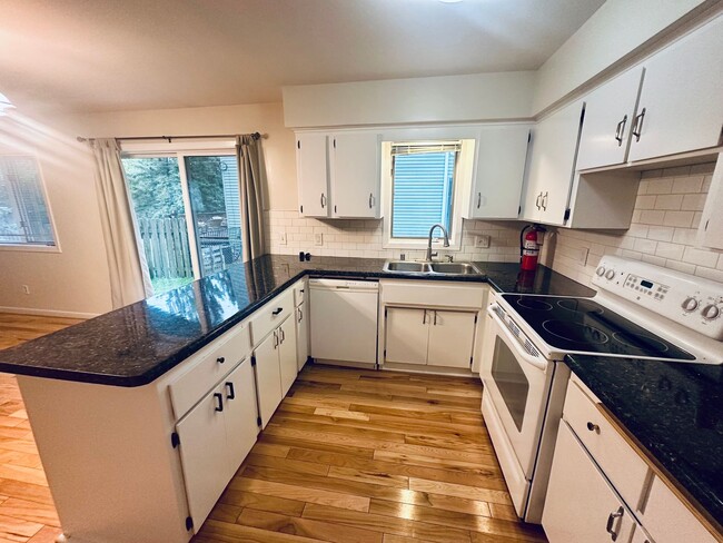 Building Photo - Beautiful 3-Bedroom Single Family Home wit...