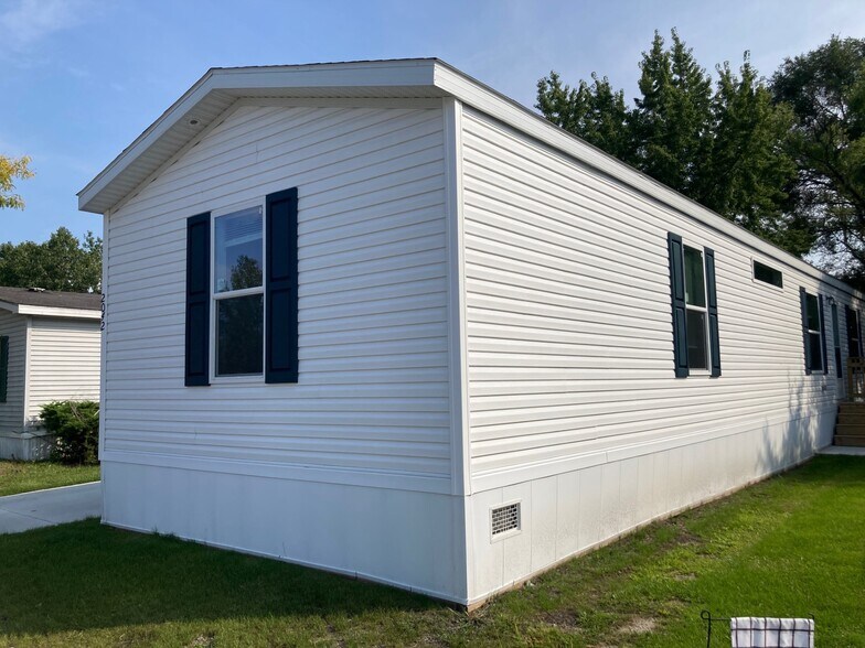 Building Photo - 2042 Marmoor Dr