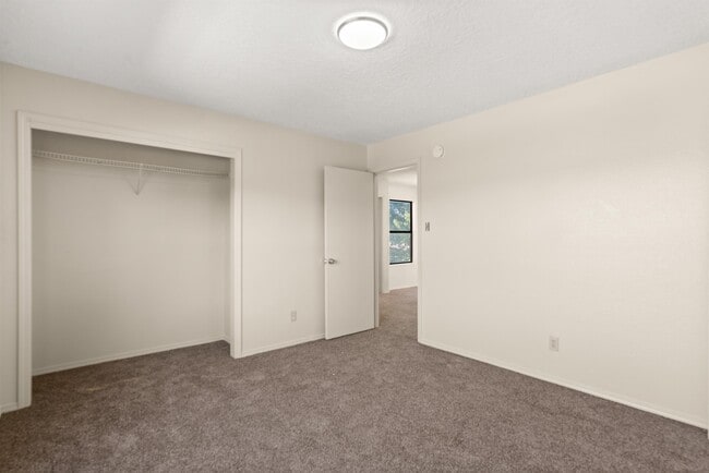 Building Photo - 4952 Butte Pl NW