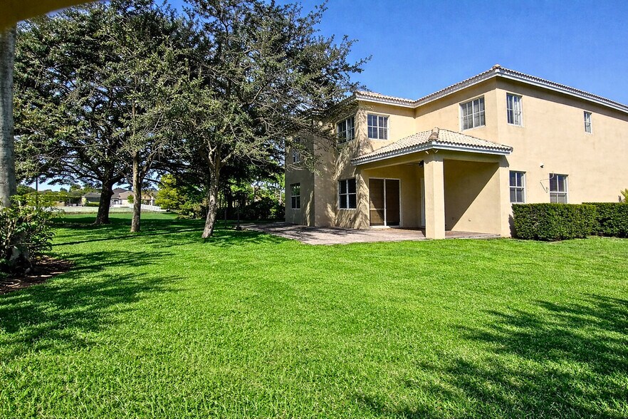 Building Photo - 2388 SW 127th Ave