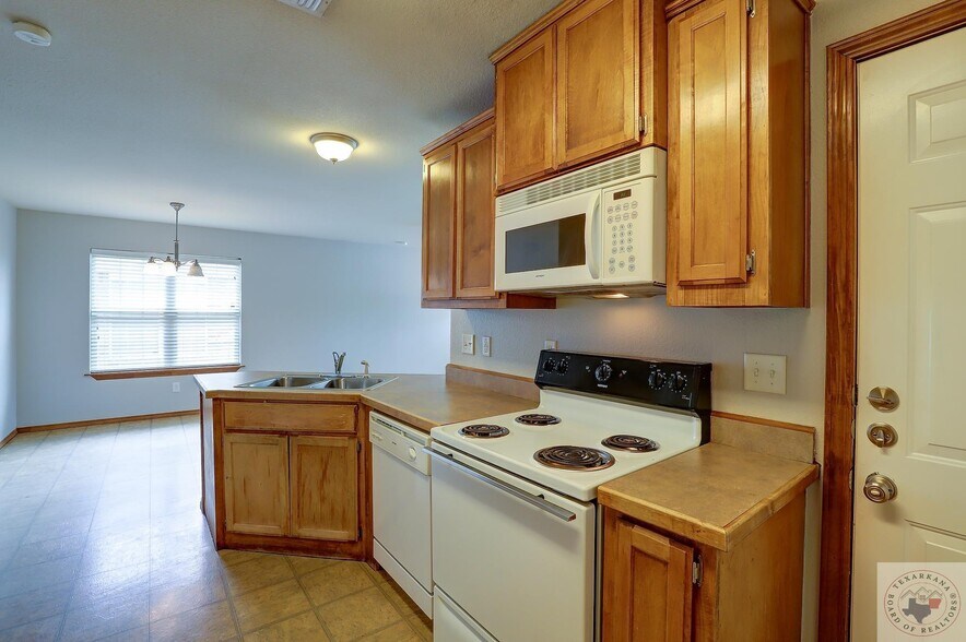 Building Photo - 4206 Magnolia St