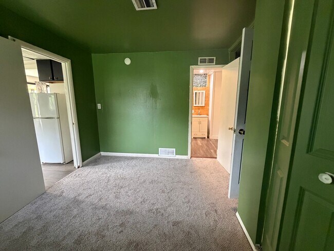 Building Photo - Adorable Home in Lowell School District