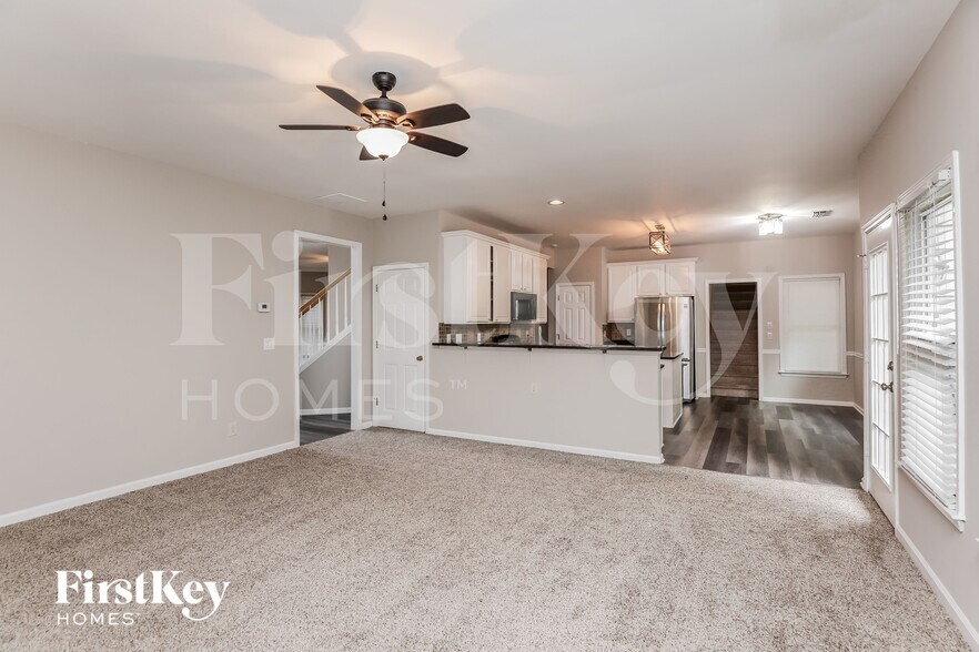 Building Photo - 3215 Maple Terrace Dr