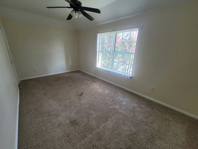 Building Photo - 1229 Tralee Ln