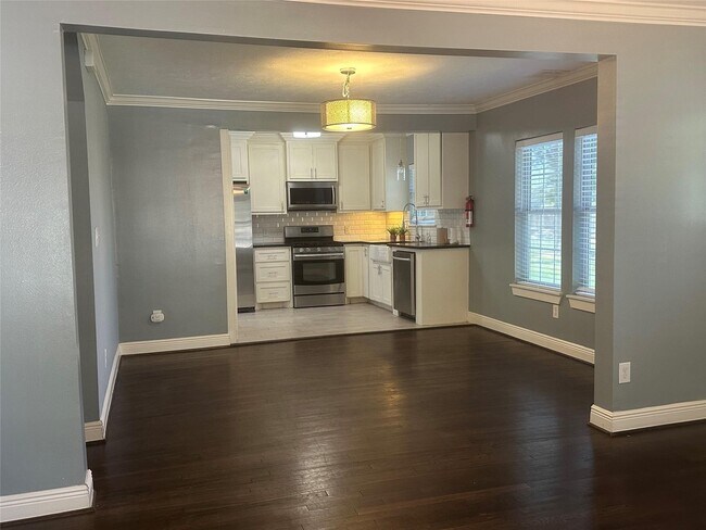 Building Photo - 4924 Polk St