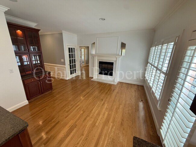 Building Photo - 4BR/2BA/2-0.5BA Custom Home in Greenbrier ...