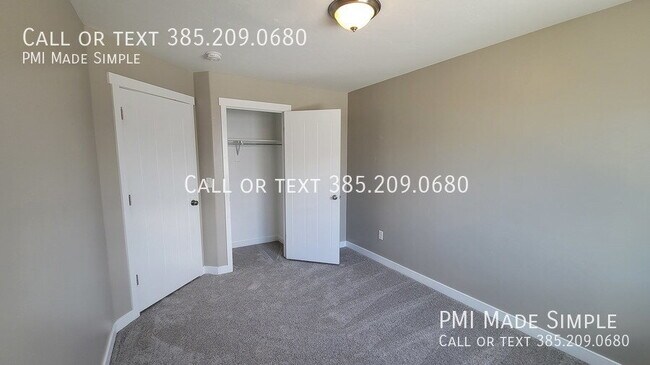 Building Photo - Modern Townhome | LVP | Office/Entertainment