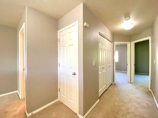 Building Photo - Stylish 3BR near Progress Ridge – Includes $500 Monthly Credit